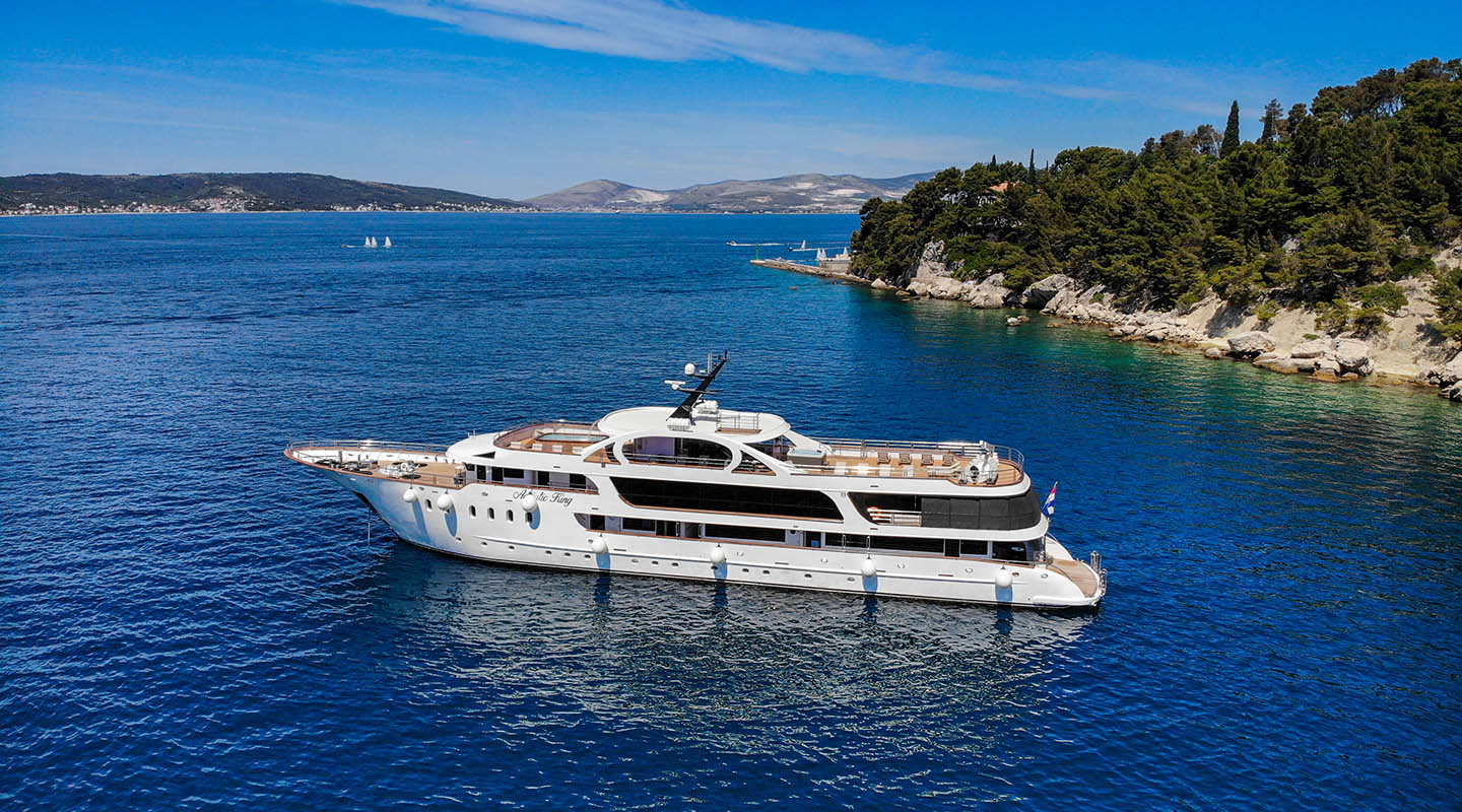 ADRIATIC KING Side view