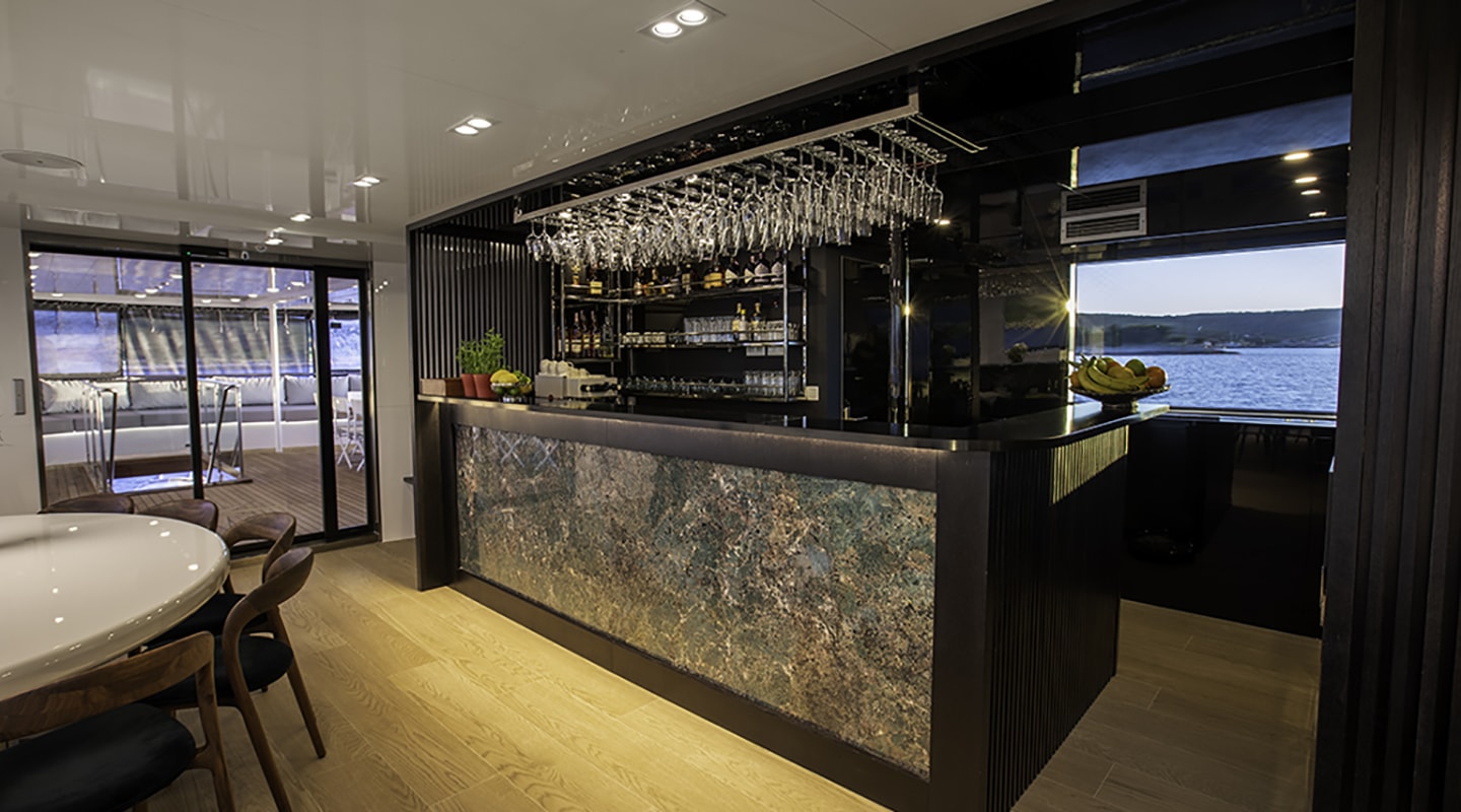 AGAPE ROSE Bar in saloon