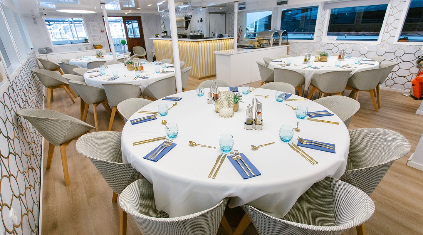 AGAPE ROSE Dining area in salon