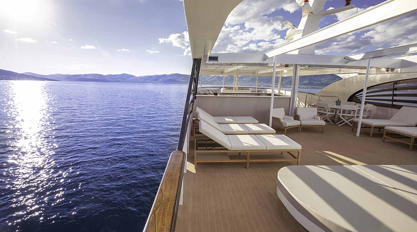 AGAPE ROSE Upper deck