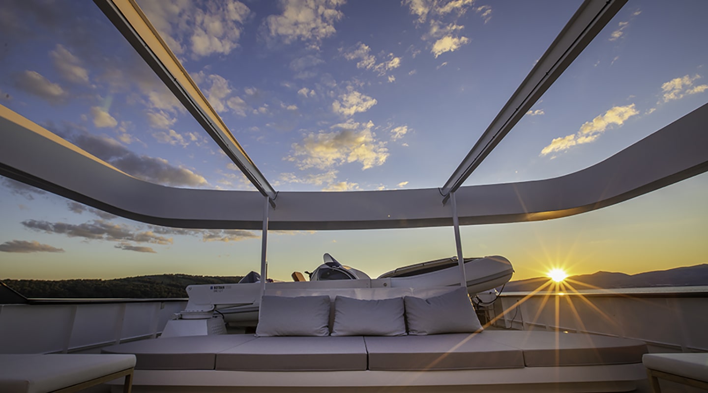 AGAPE ROSE Upper deck