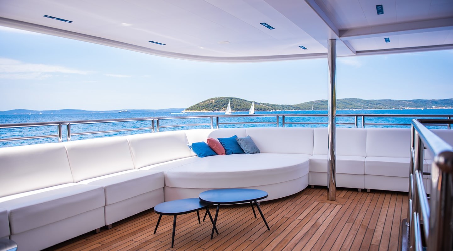 ALFA MARIO Aft deck