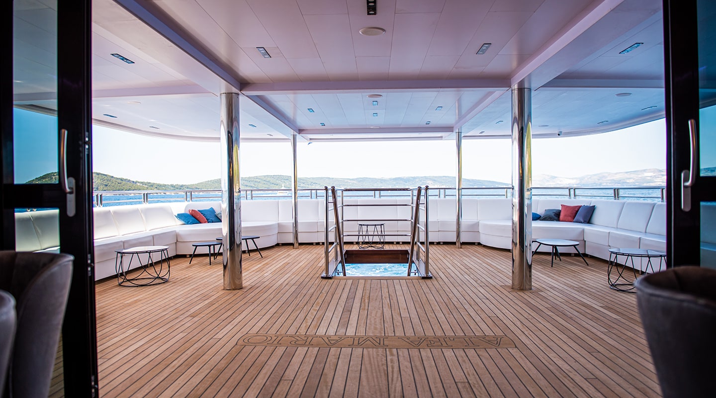 ALFA MARIO Aft deck