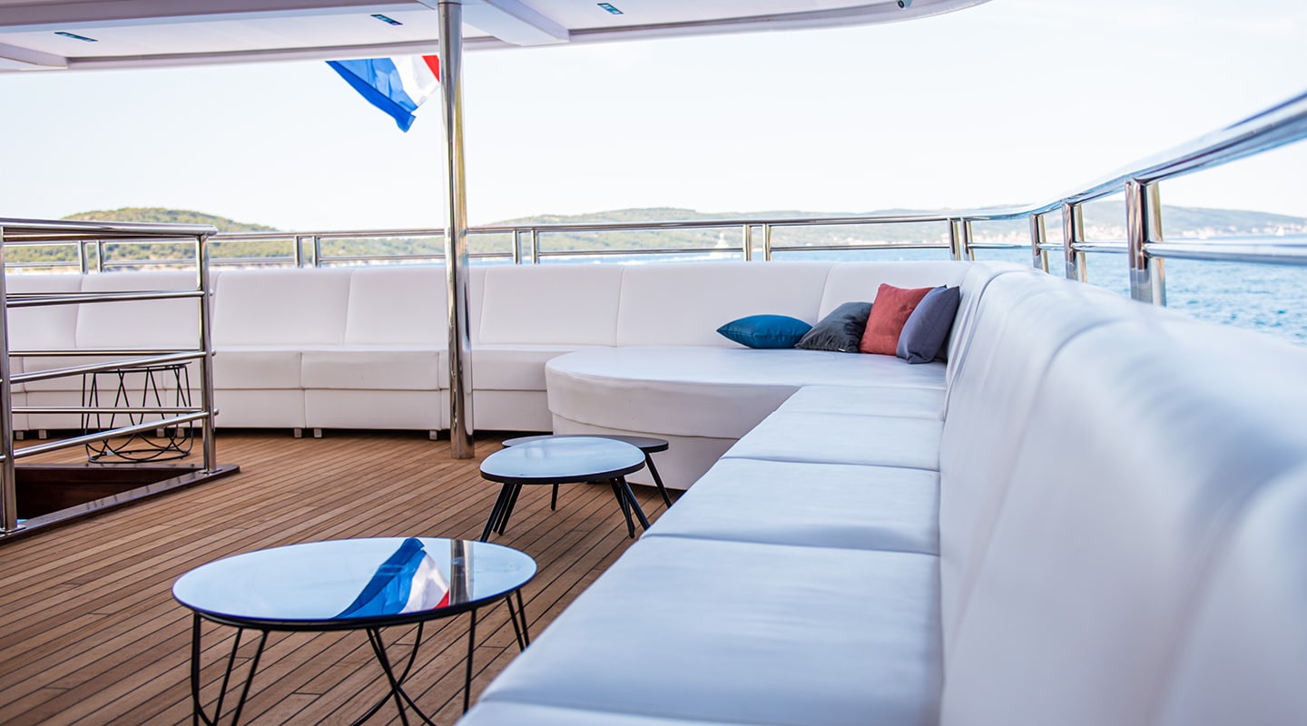 ALFA MARIO Aft deck