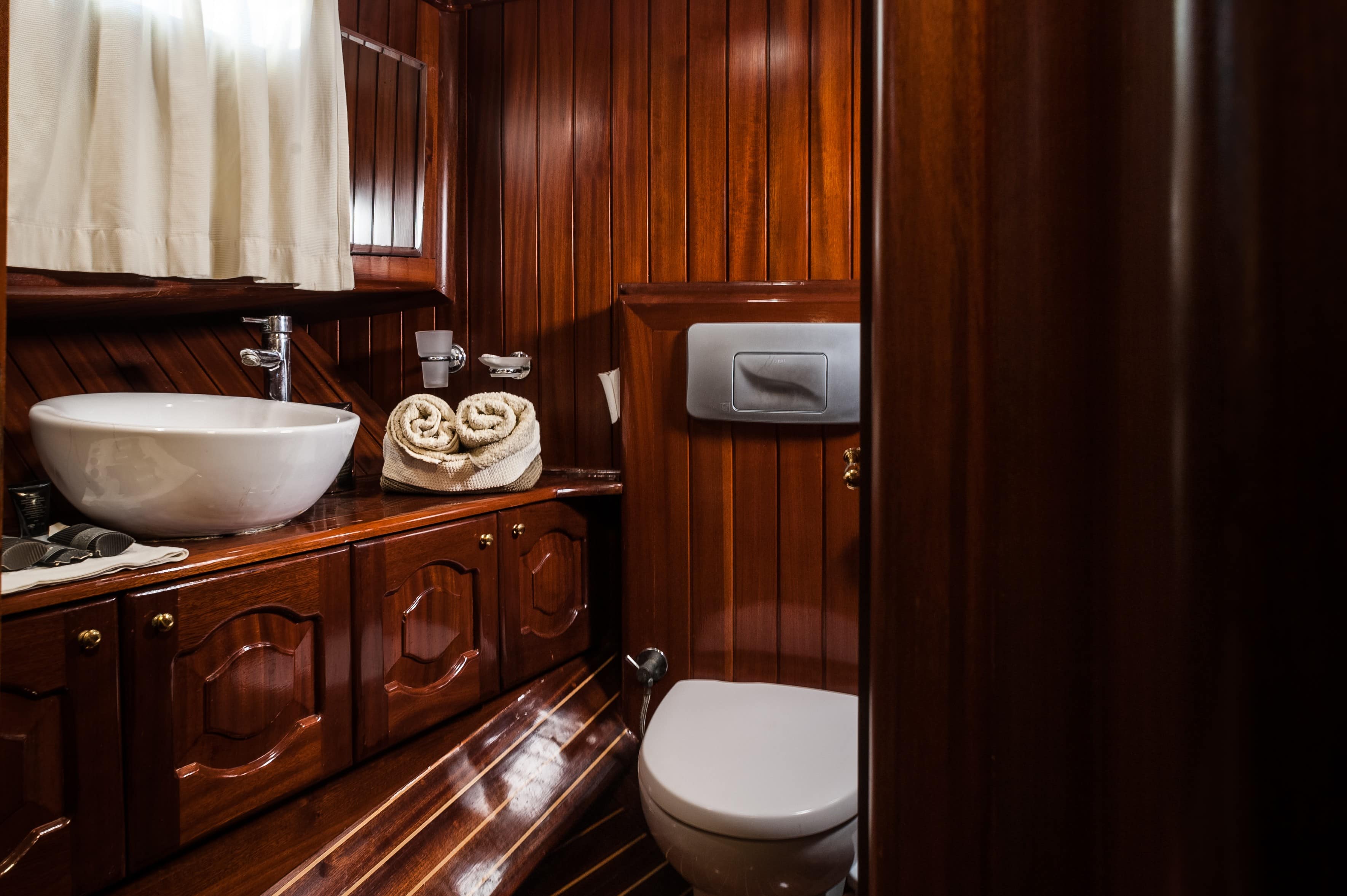 ANGELIQUE Bathroom