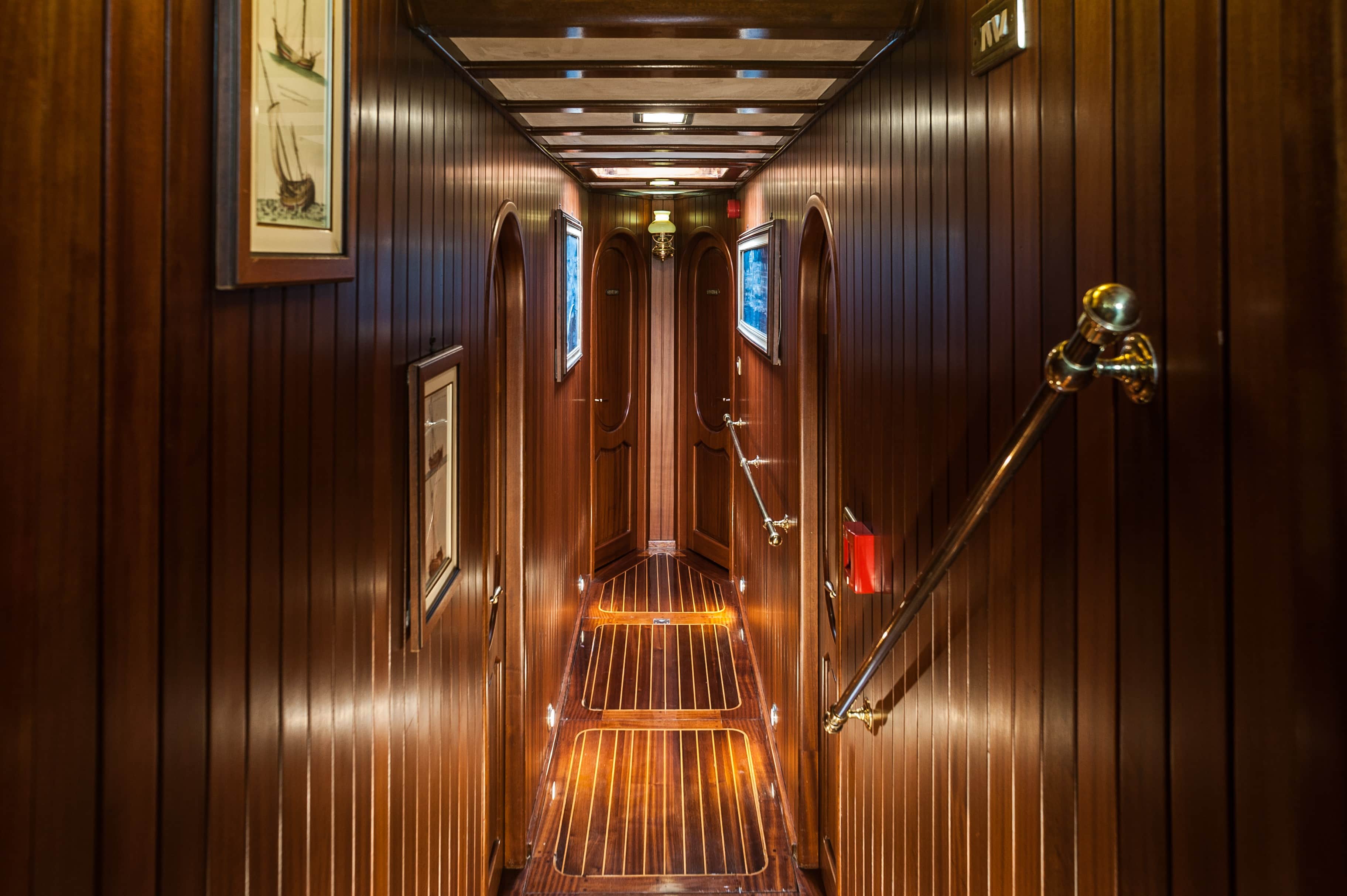 ANGELIQUE Hallway