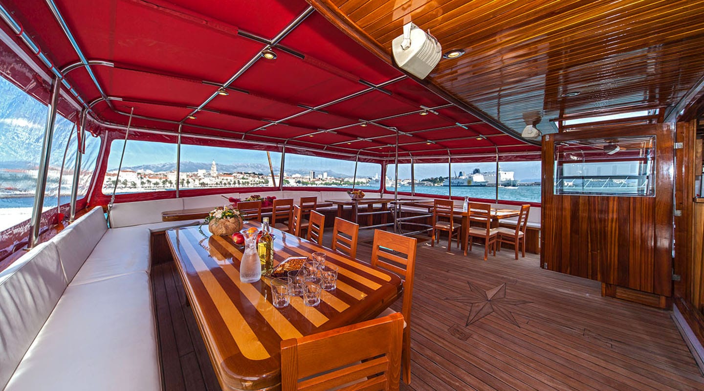 BARBARA Aft deck
