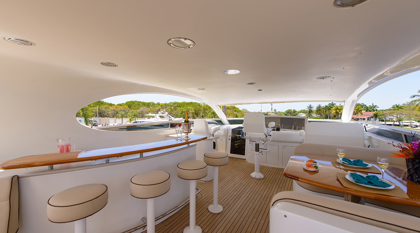 BELLA CONTESSA Flybridge