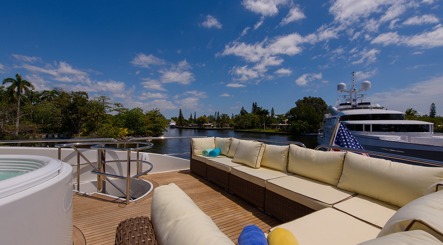 BELLA CONTESSA Flybridge