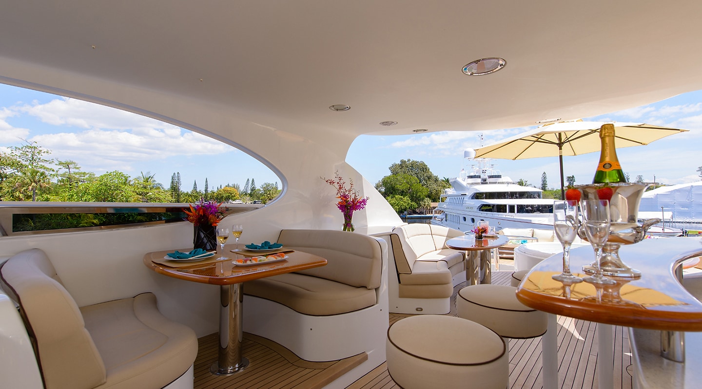 BELLA CONTESSA Flybridge