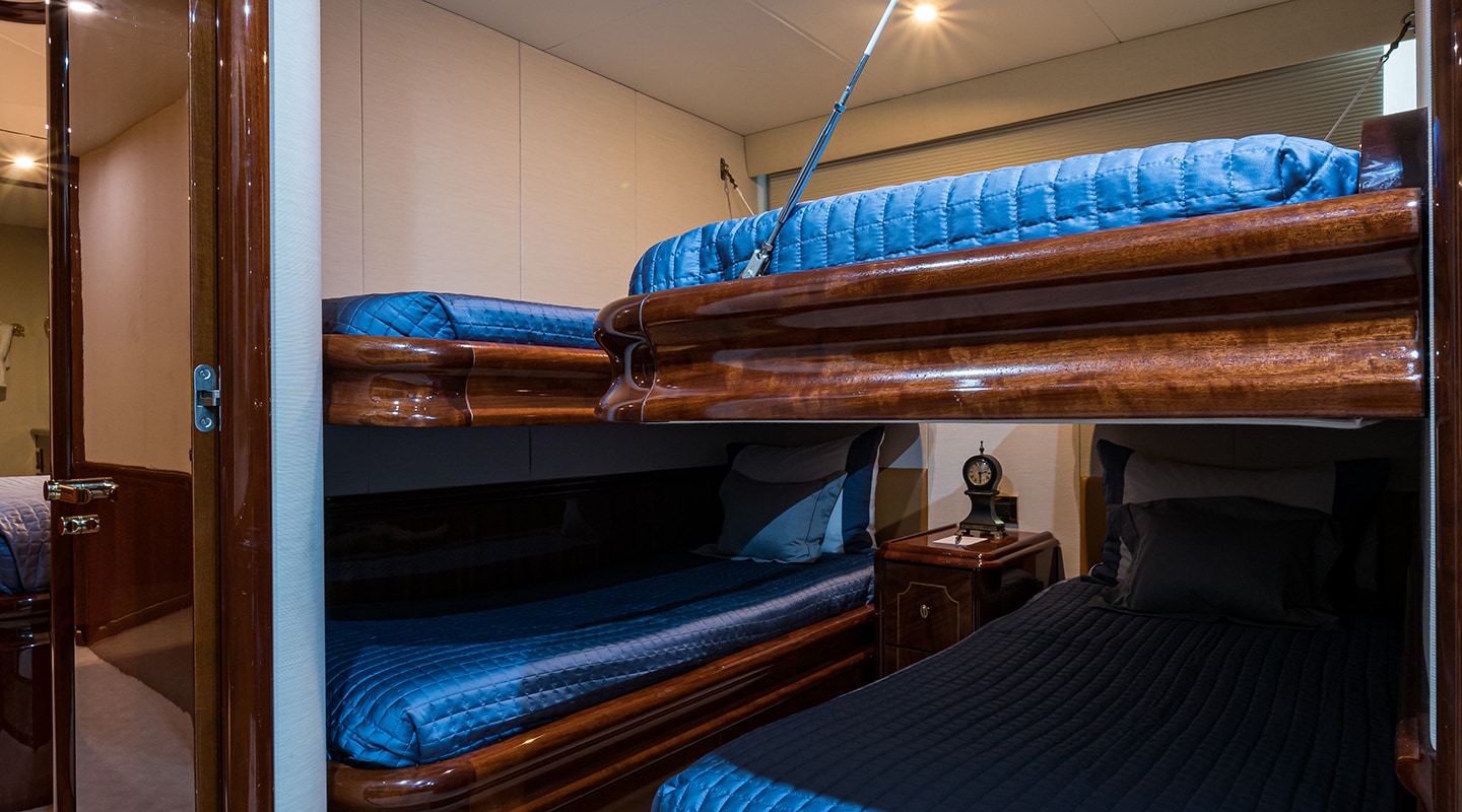 BELLA CONTESSA Twin cabin
