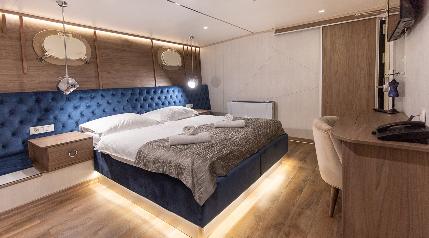 BELLA Double cabin
