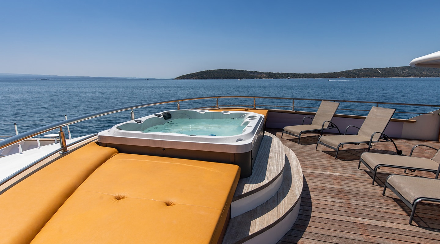 BELLA Jacuzzi