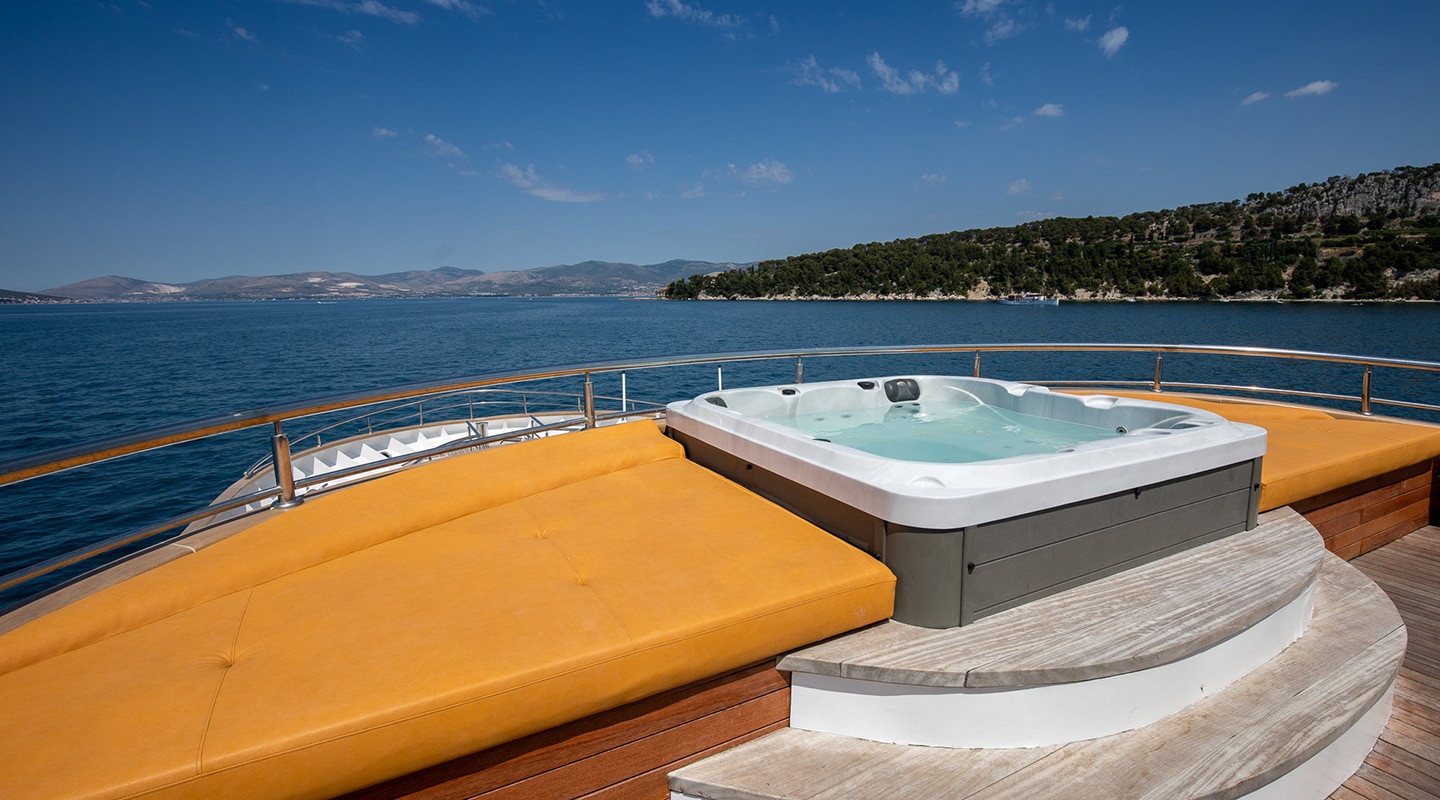 BELLA Jacuzzi