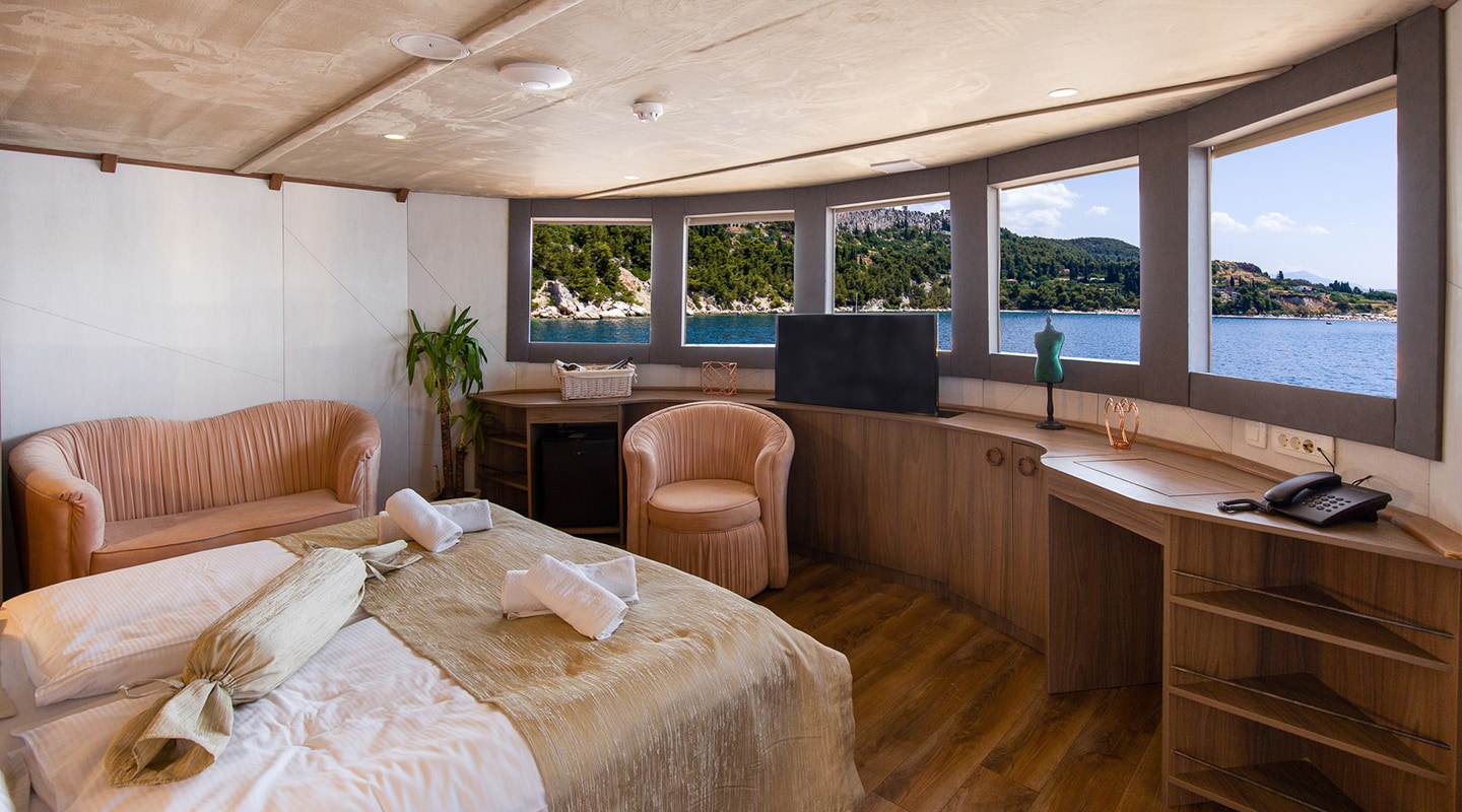 BELLA Master cabin