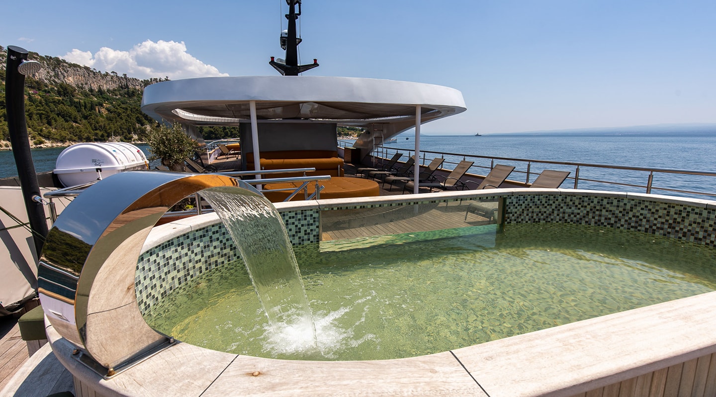 BELLA Pool