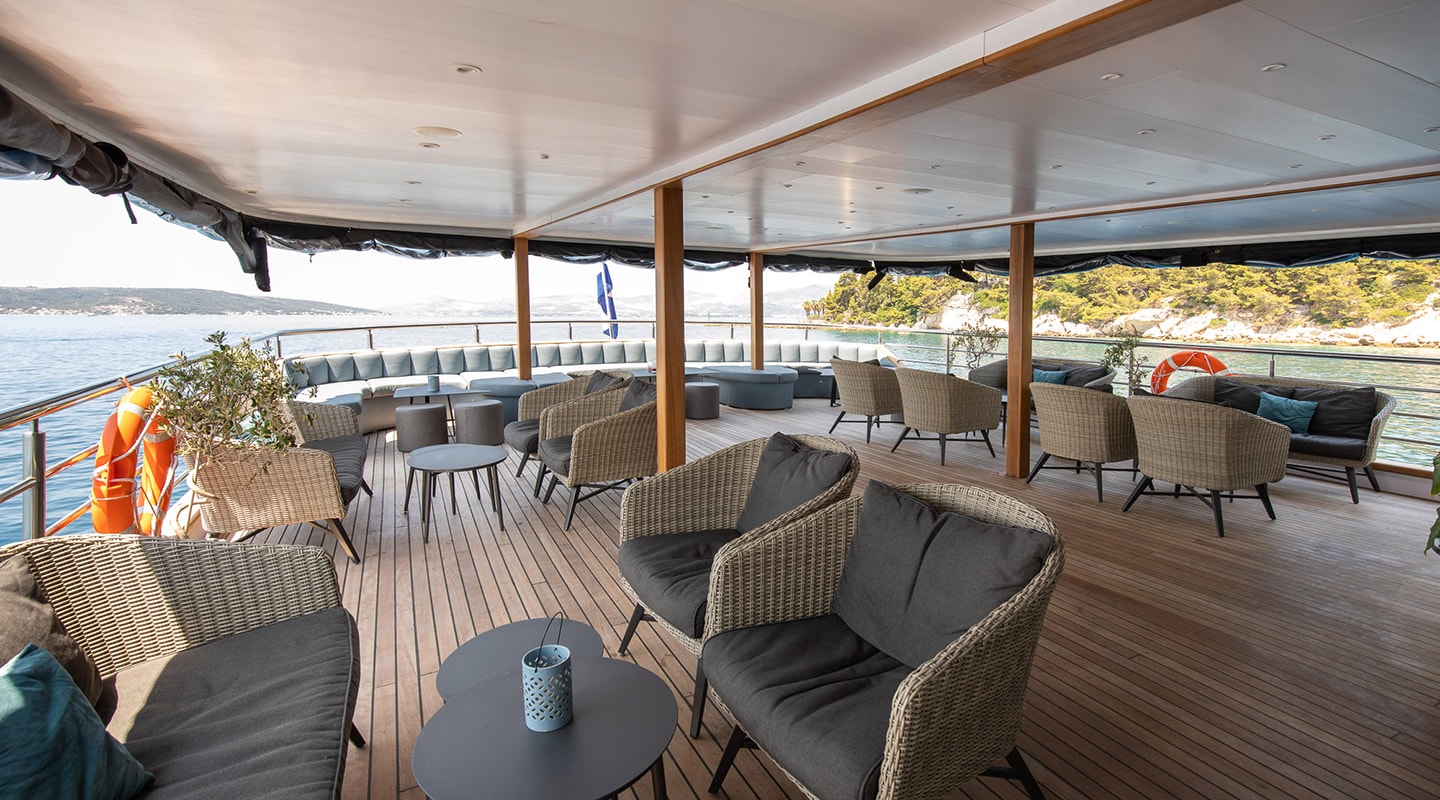 BELLA Upper deck