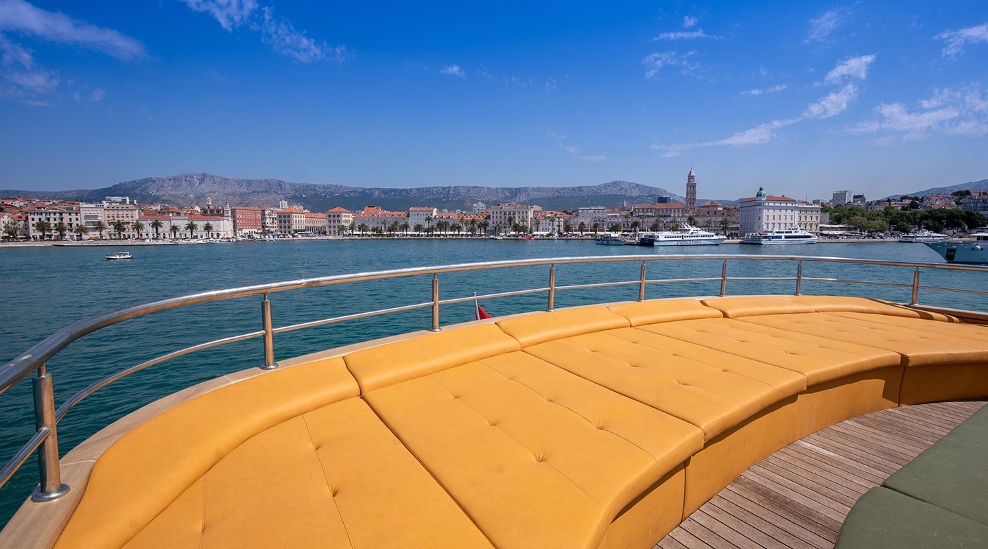 BELLA Upper deck