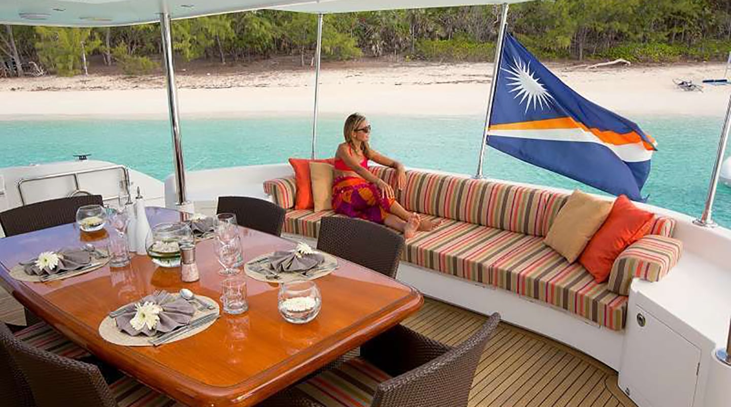 BLUE HORIZON Aft deck
