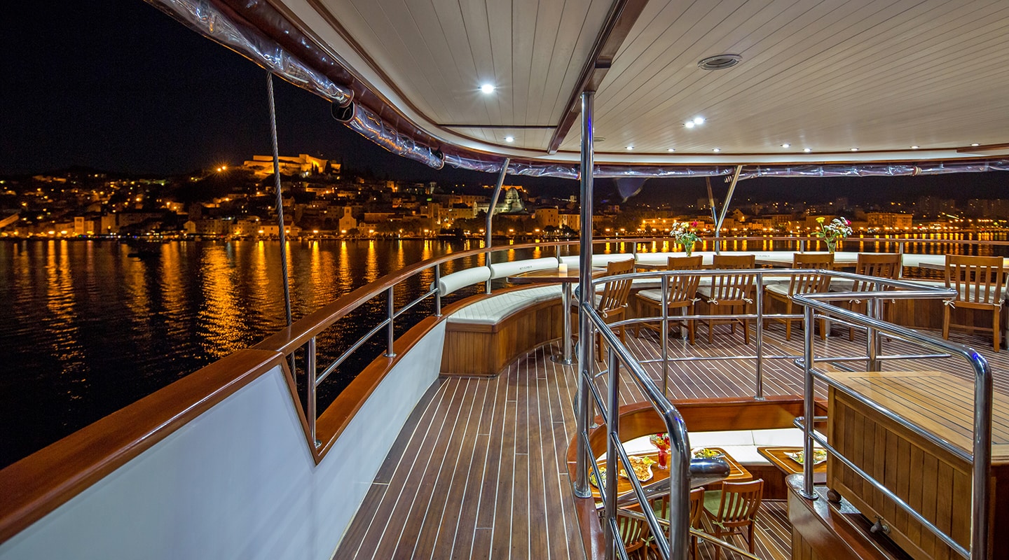 CESARICA Aft deck