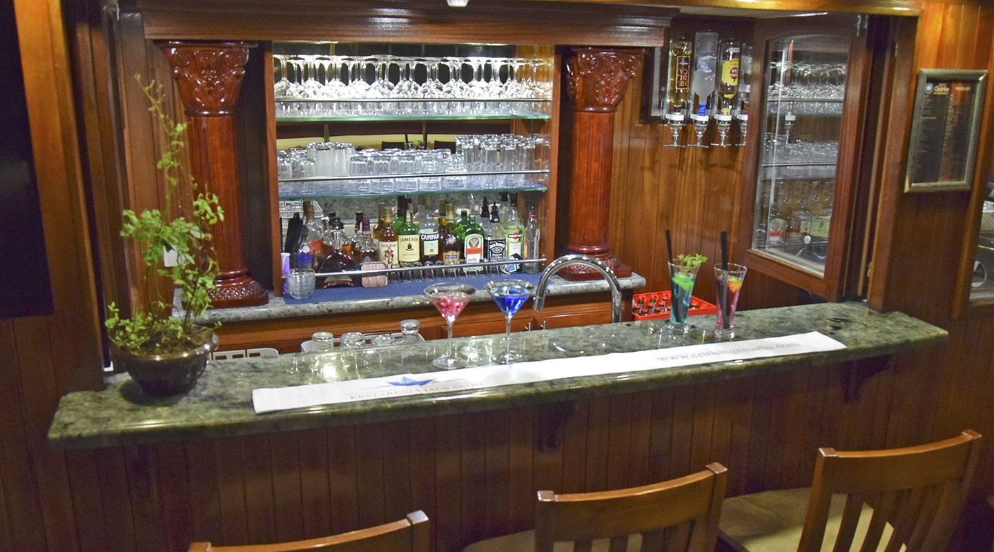 CESARICA Bar