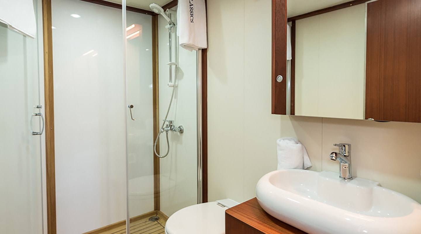 CHRONOS Bathroom