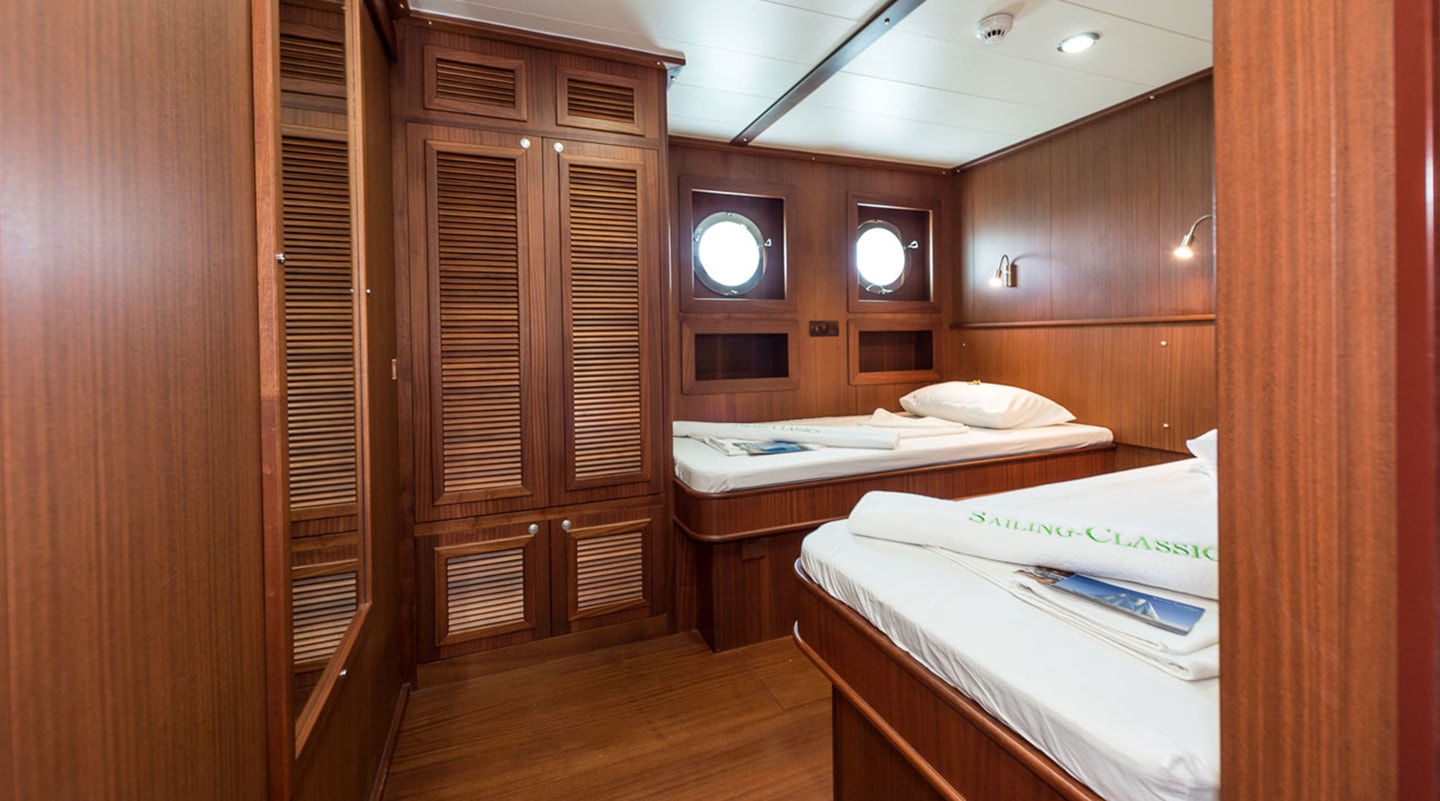 CHRONOS Twin cabin