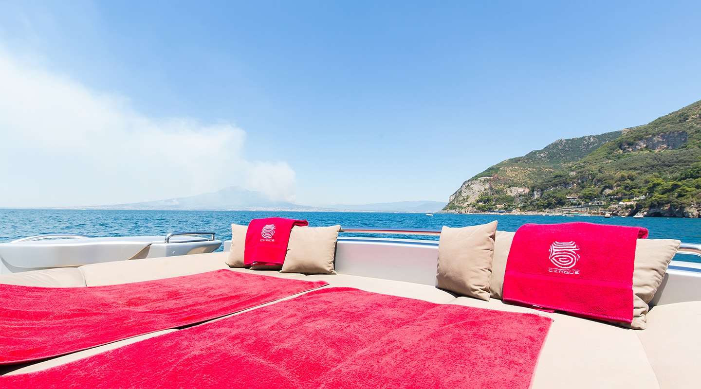 CINQUE Aft deck