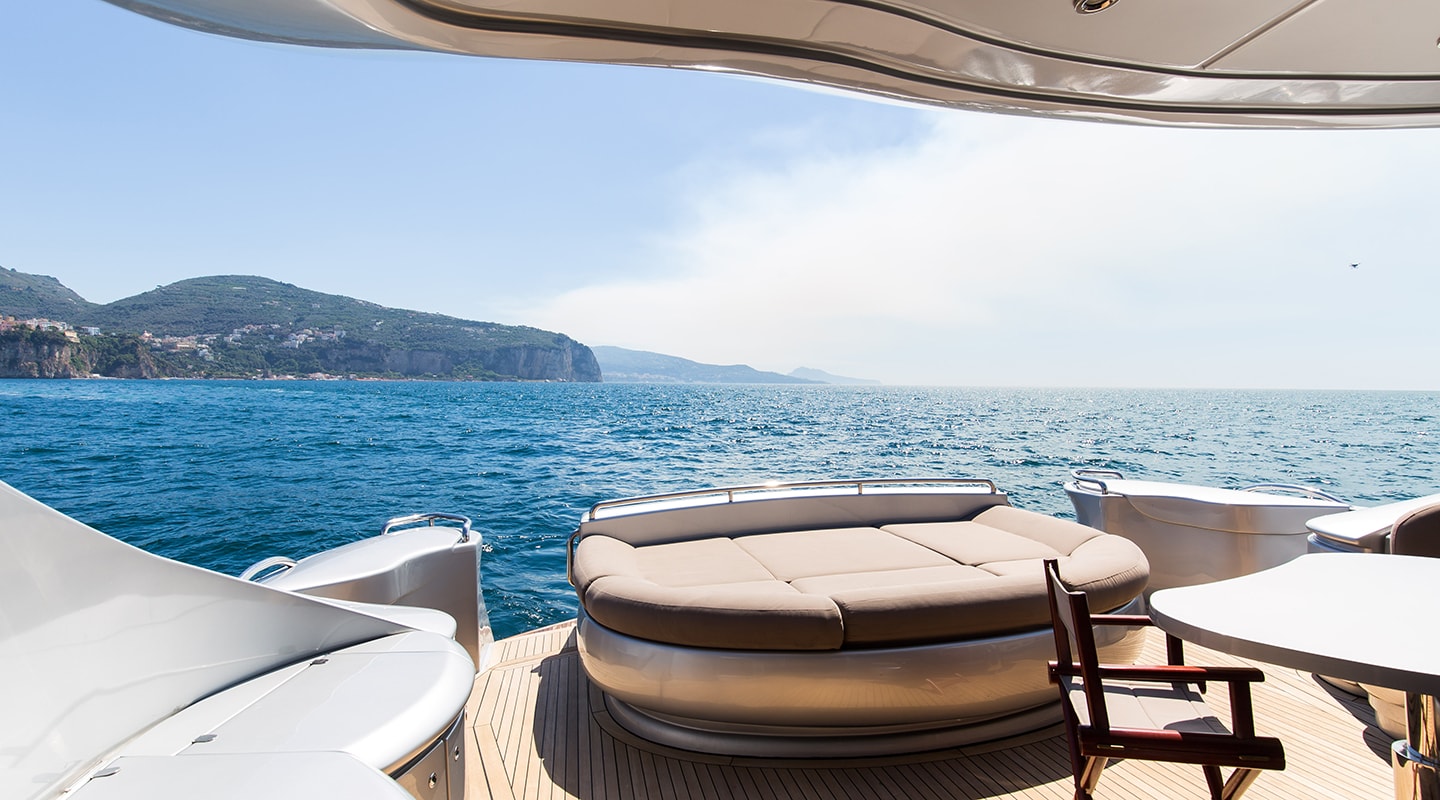 CINQUE Aft deck