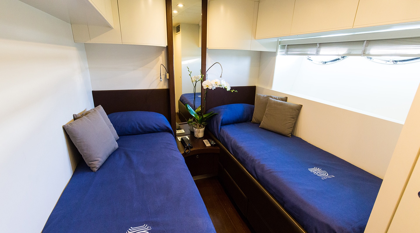 CINQUE Twin cabin