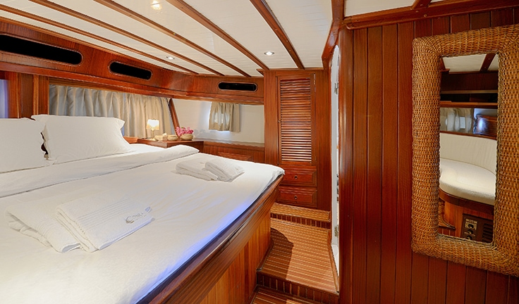 COBRA III Master cabin