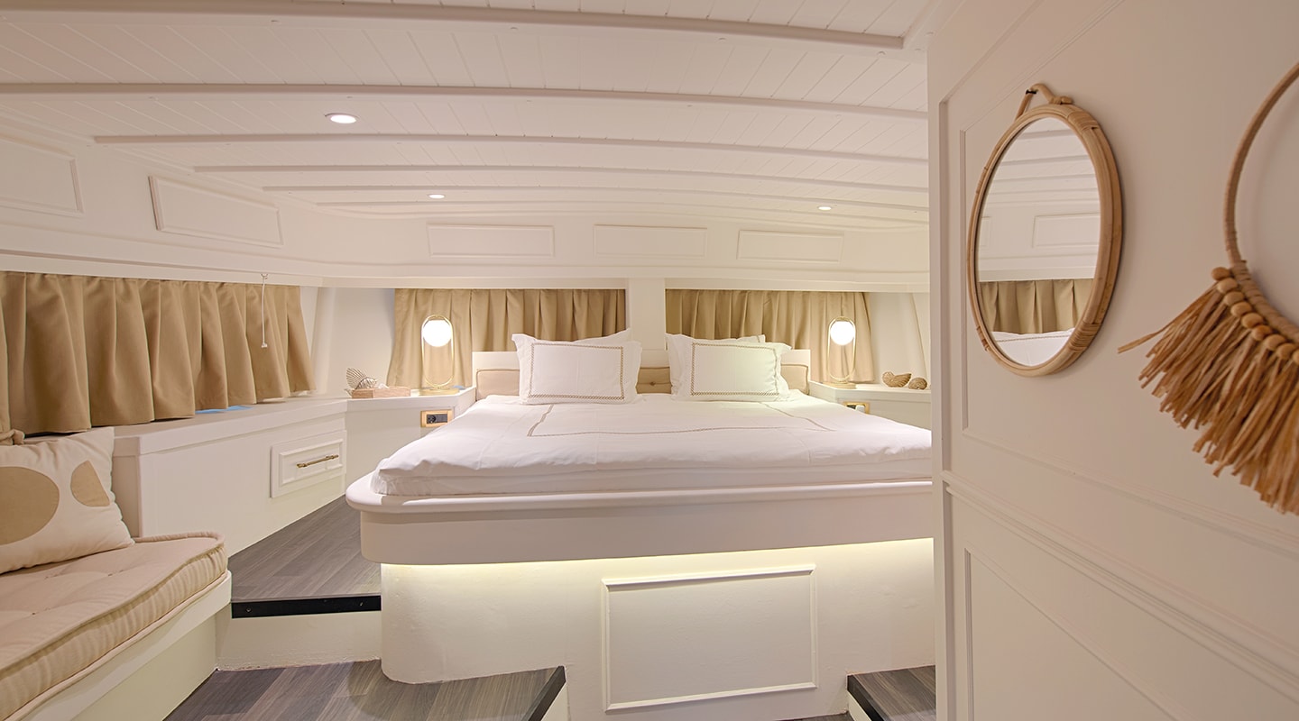 COBRA III Master cabin