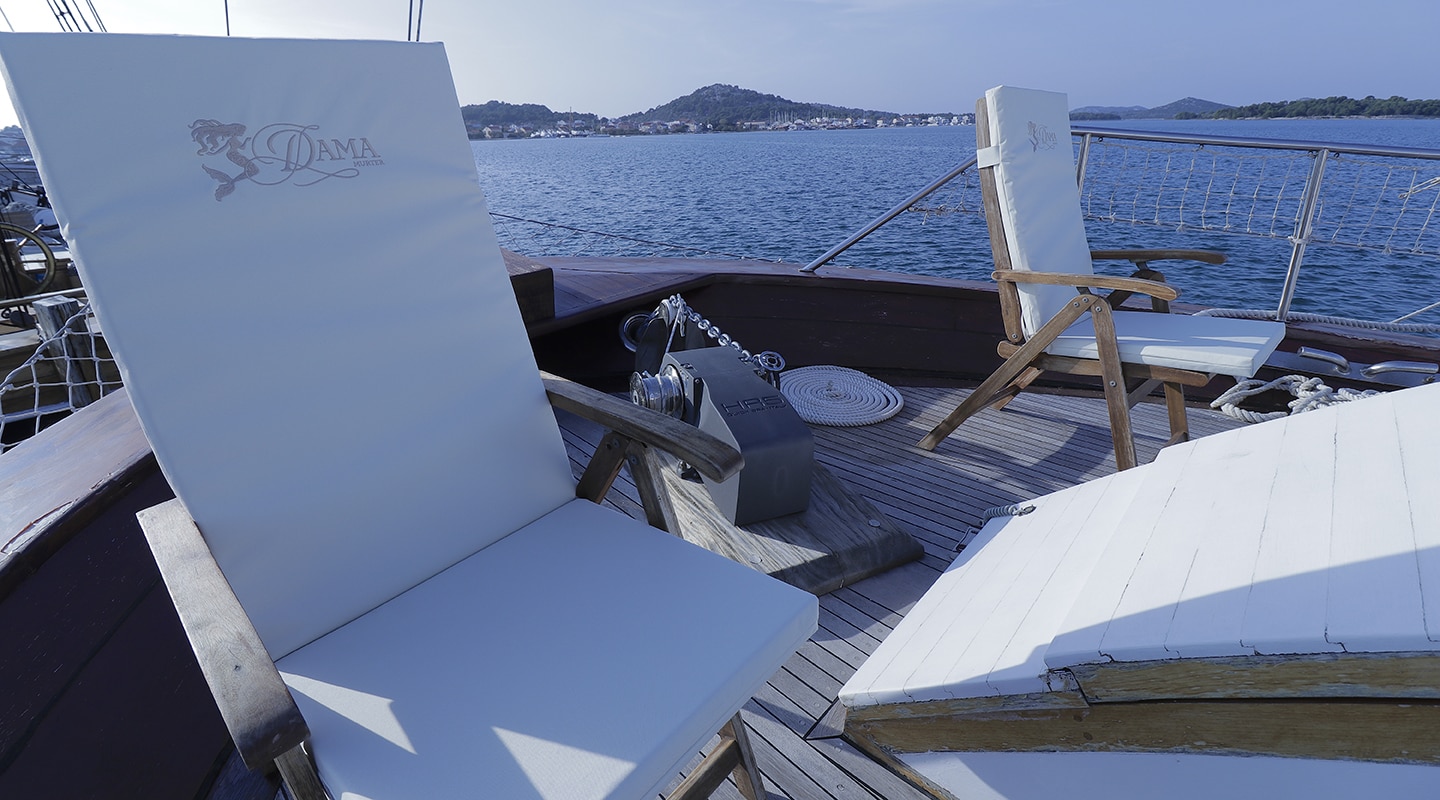 DAMA Bow deck