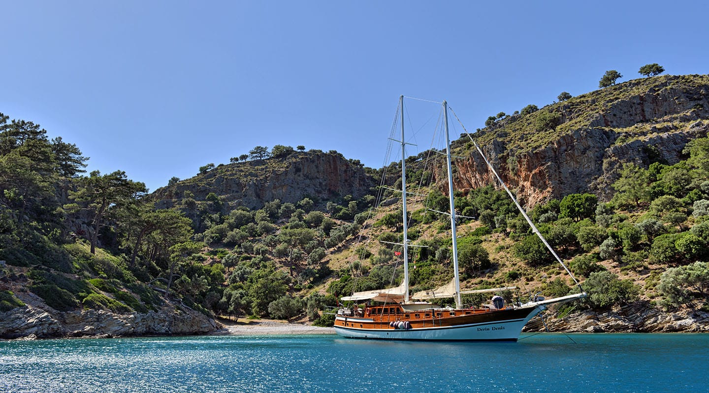 DERIN DENIZ Anchored