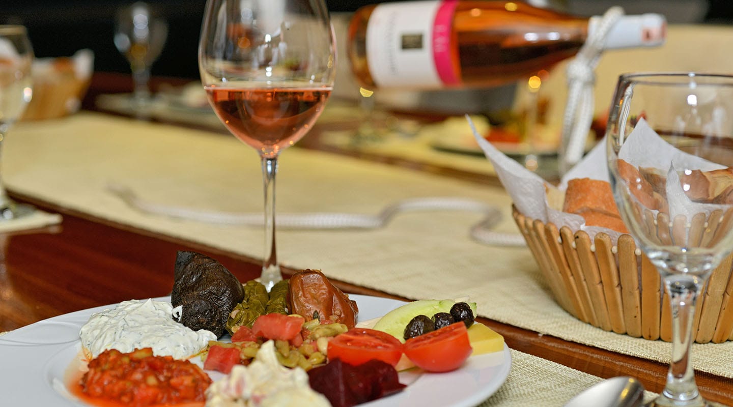 DERIN DENIZ Food service