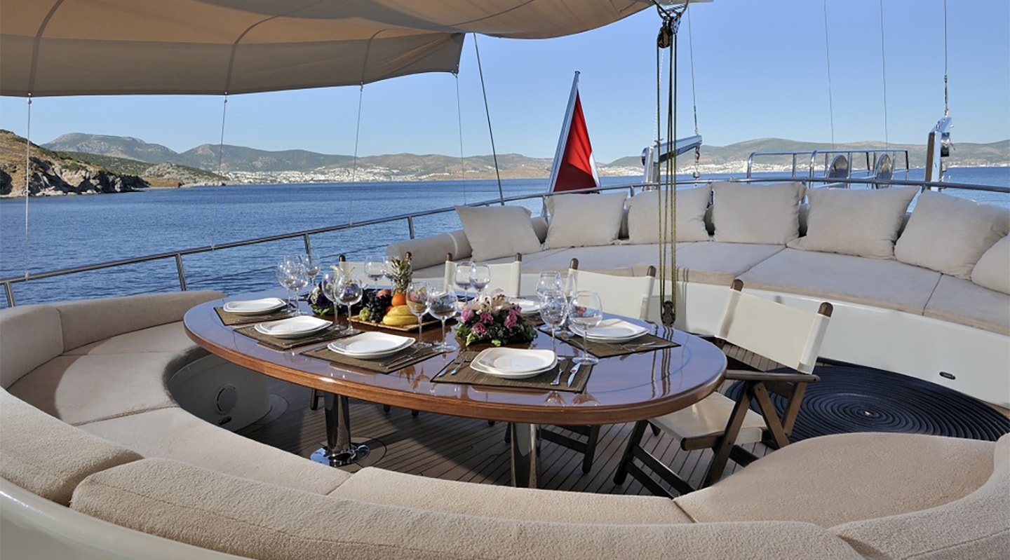 DOLCE MARE Aft deck