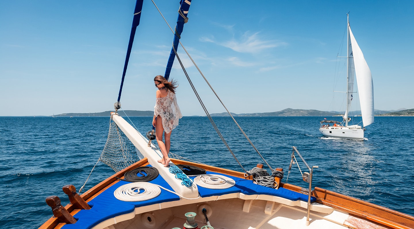 DONA Bow deck