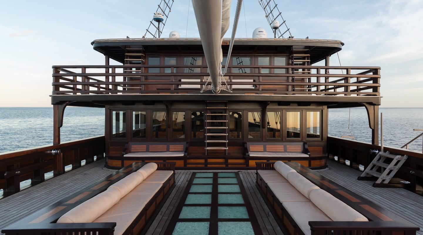 DUNIA BARU Deck area