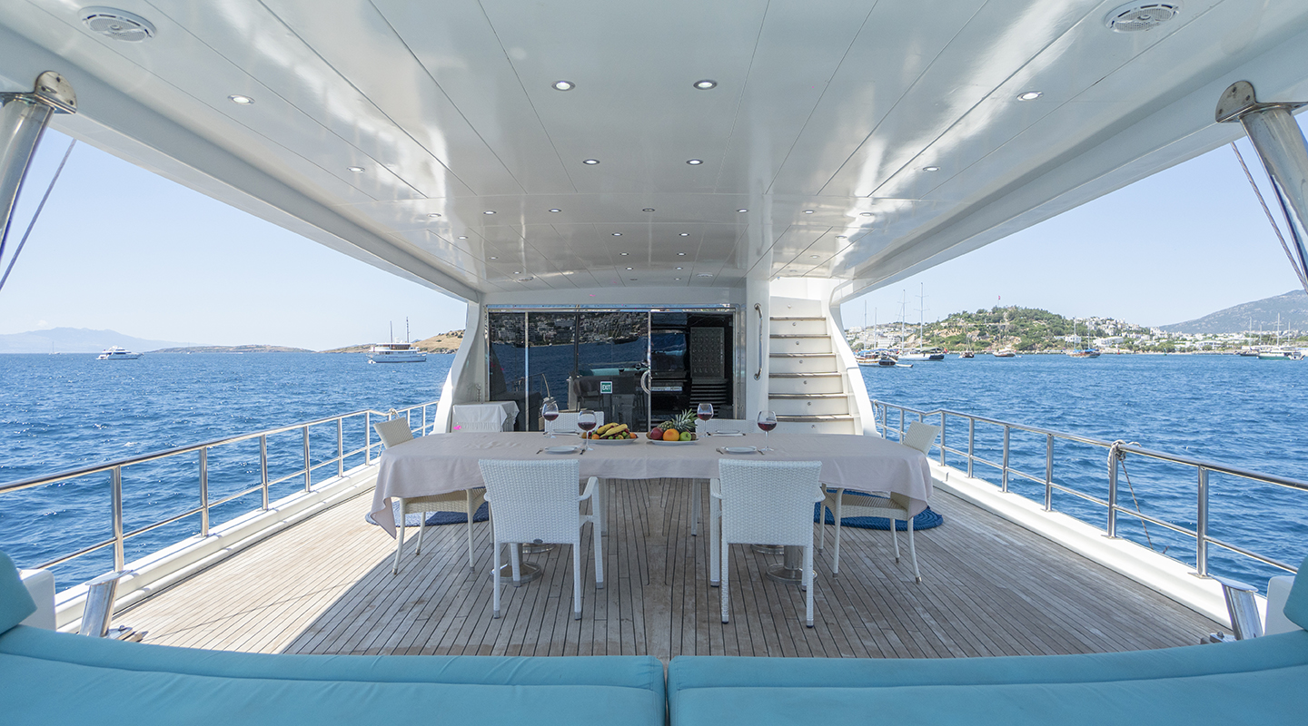 ESMA SULTAN Aft deck