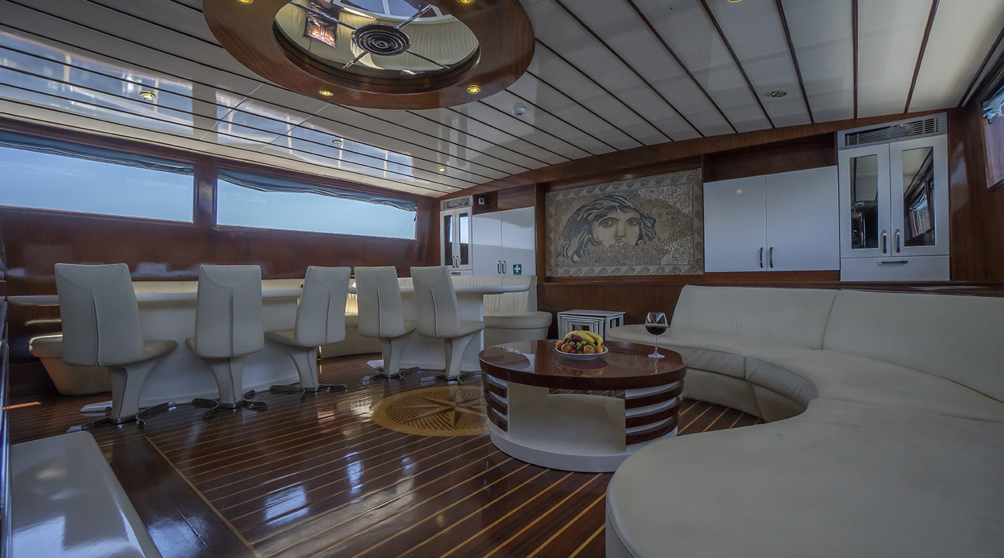 ESMA SULTAN Saloon