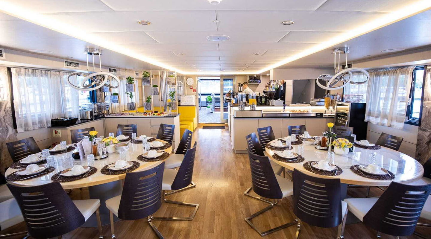 FREEDOM Dining area