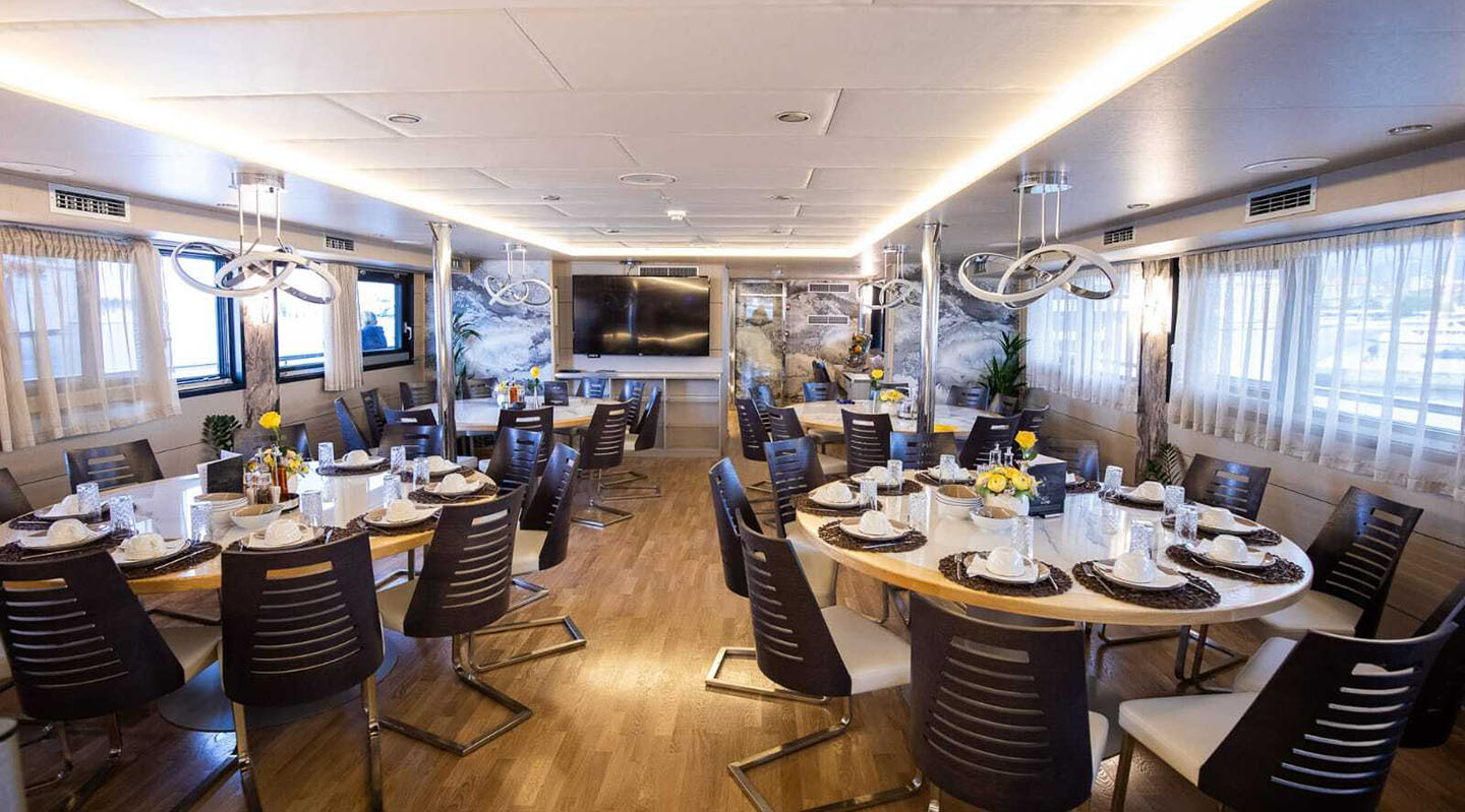 FREEDOM Dining area