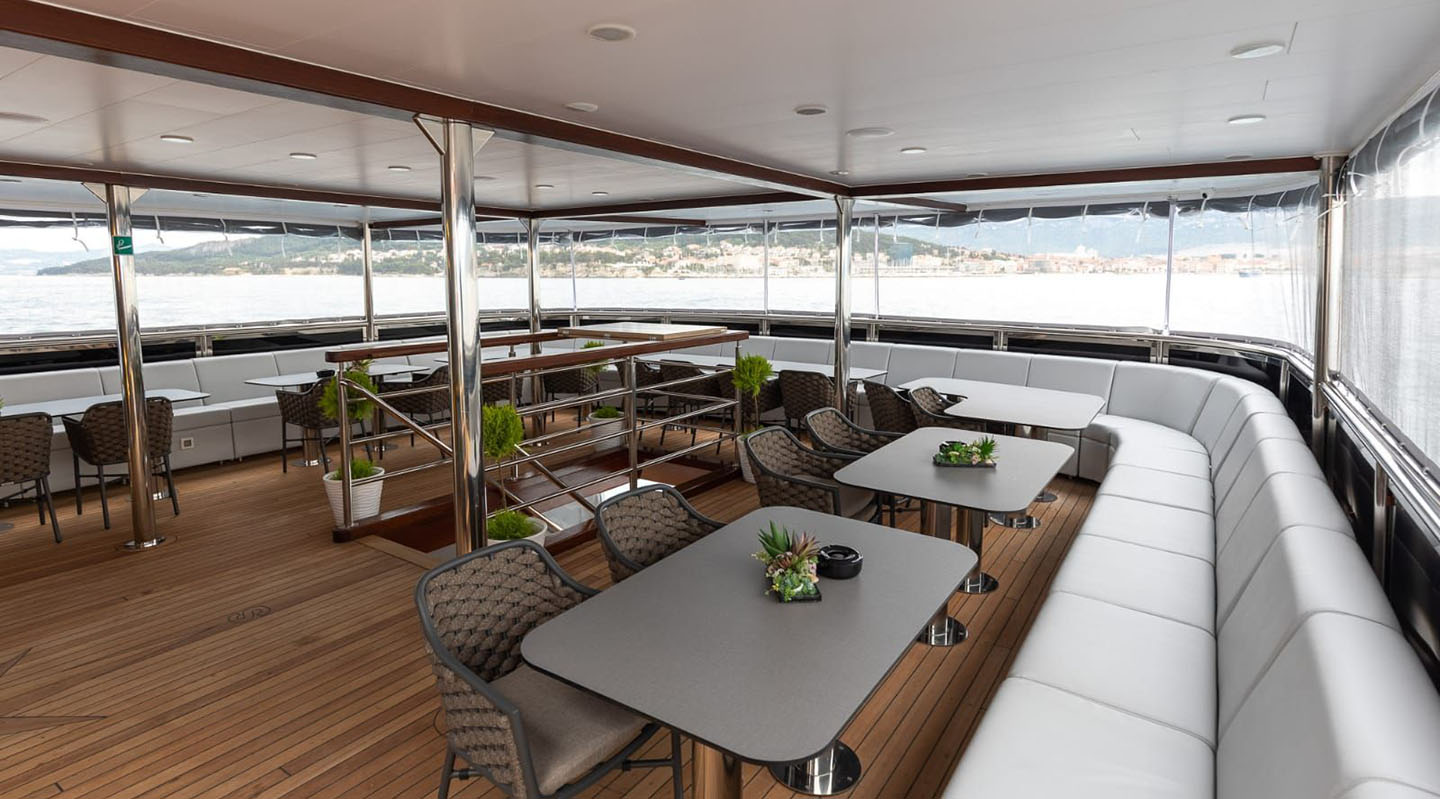 FREEDOM Lounge area