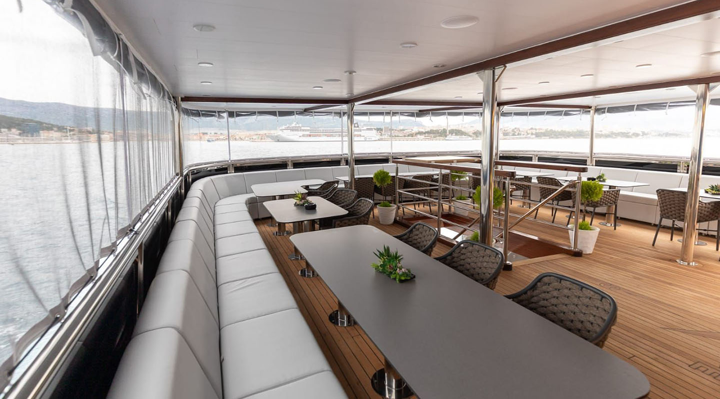 FREEDOM Lounge area