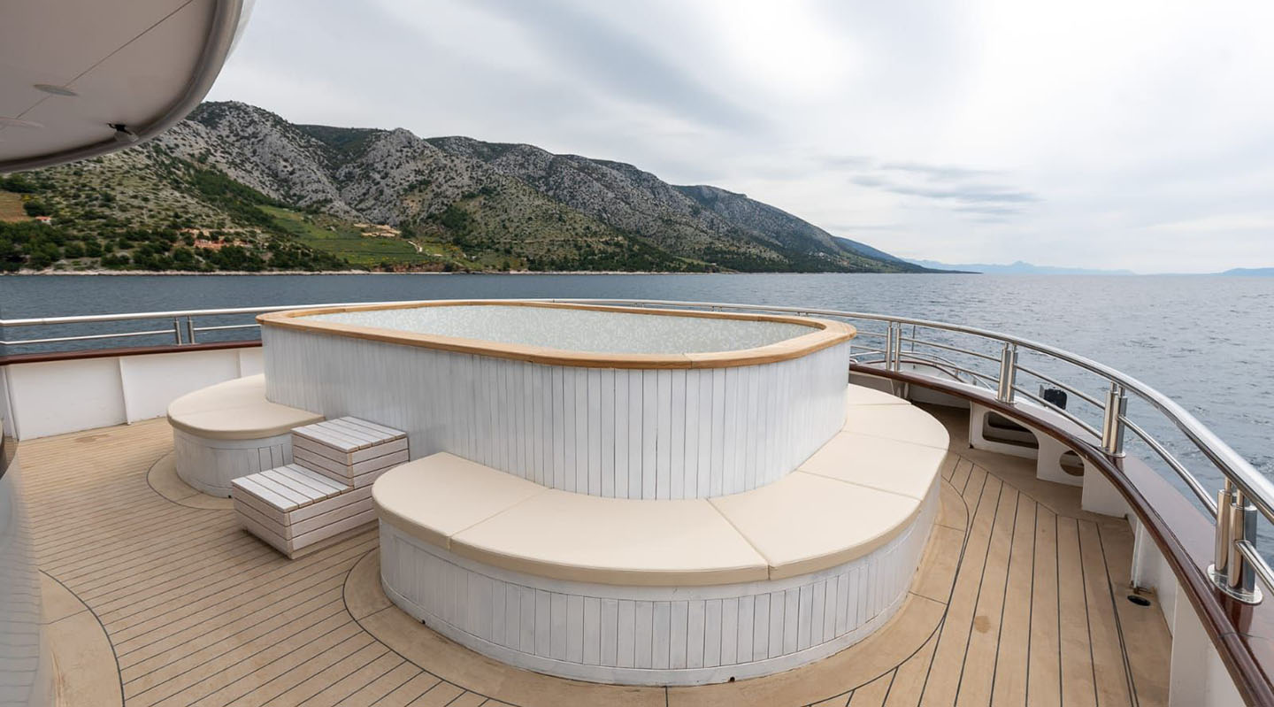 FREEDOM Pool on Bow deck