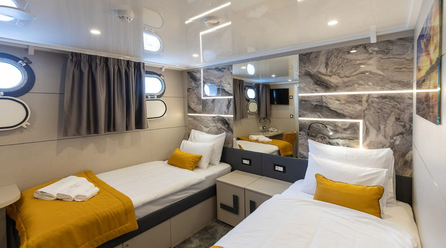 FREEDOM Twin cabin