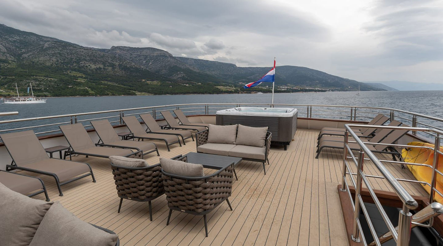 FREEDOM Upper deck