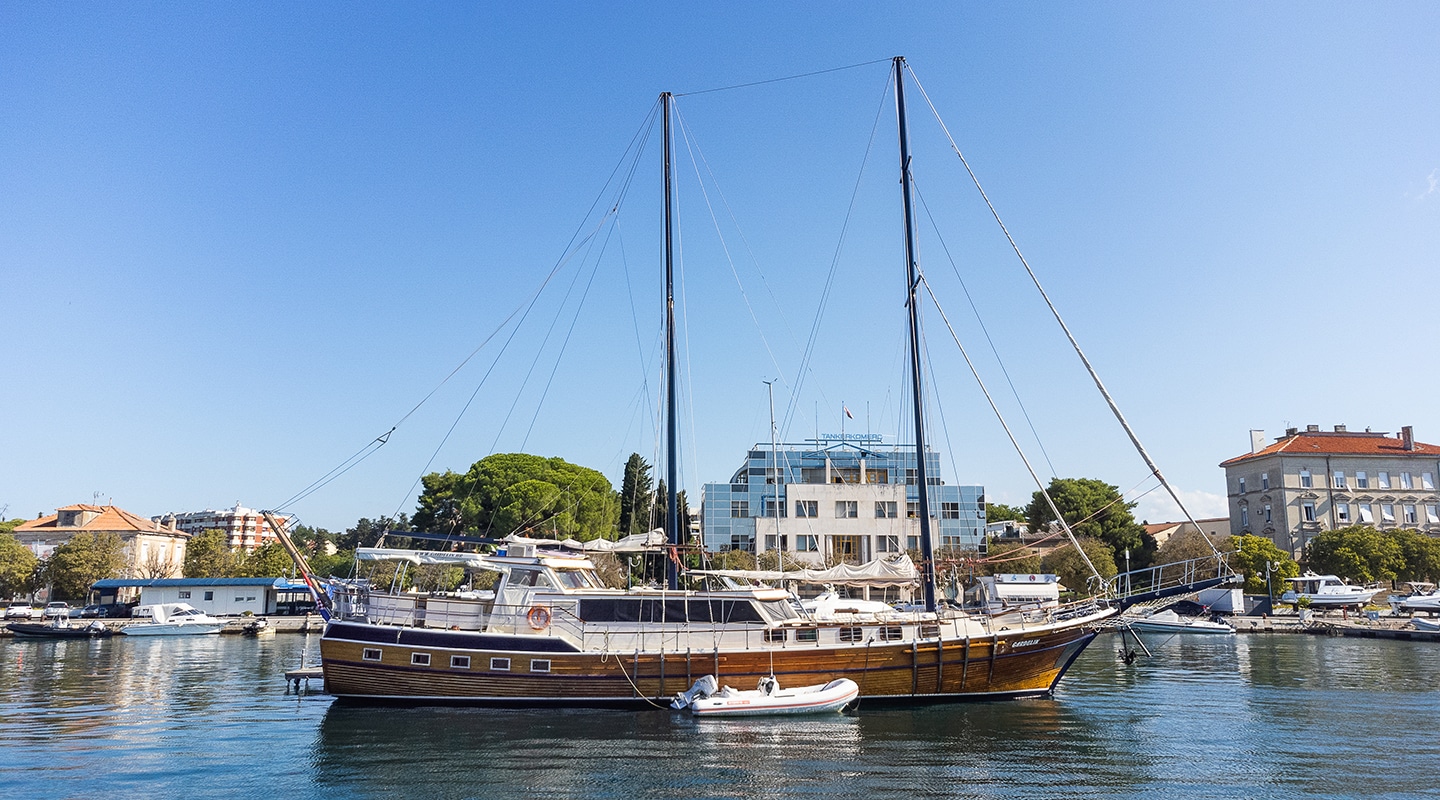 GARDELIN In port