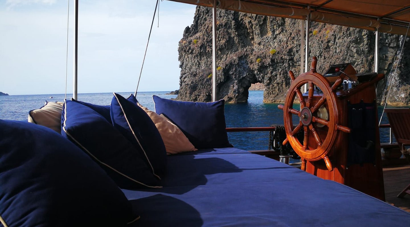 GELIDONYA II Aft deck