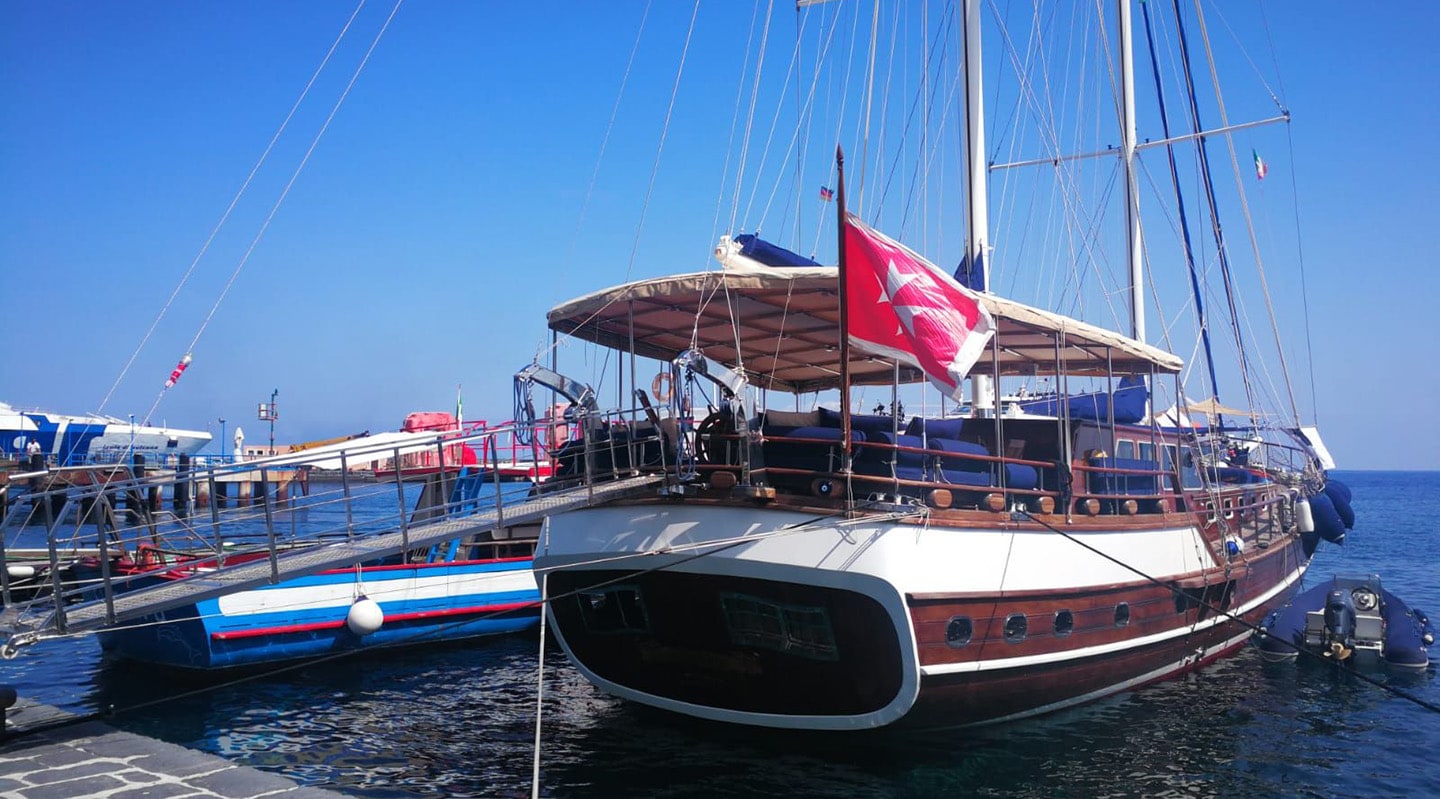 GELIDONYA II In port